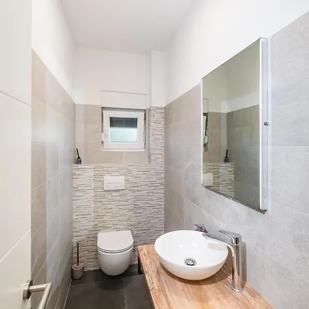 Vista Mare 1 With Heated Pool Apartment *