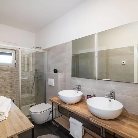 Vista Mare 1 With Heated Pool Apartment *