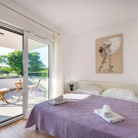 Vista Mare 1 With Heated Pool Apartment