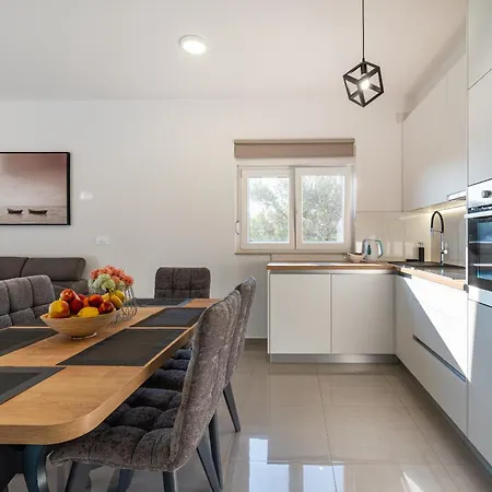 Vista Mare 1 With Heated Pool Apartment Sveti Filip i Jakov