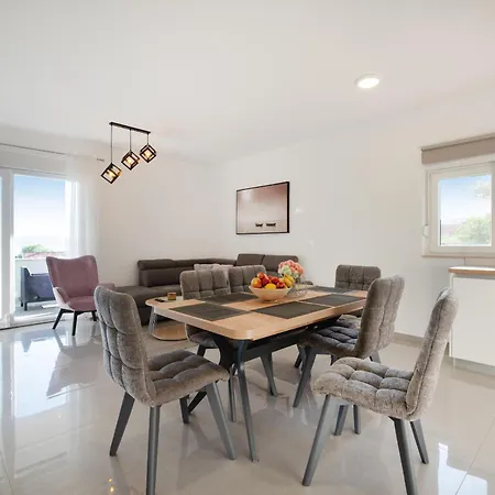 Vista Mare 1 With Heated Pool Apartment