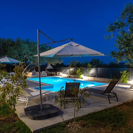 Vista Mare 1 With Heated Pool Apartment Sveti Filip i Jakov