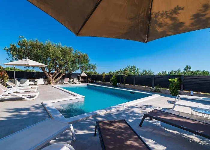 Vista Mare 1 With Heated Pool Apartment