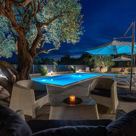 Vista Mare 1 With Heated Pool *