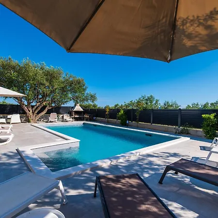 Vista Mare 1 With Heated Pool Apartmán