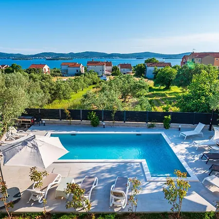 Vista Mare 1 With Heated Pool Apartmán Sveti Filip i Jakov